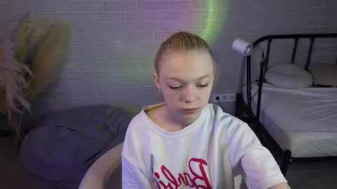 Hello  Im Mila online show from September 2025 08:16:01 AM