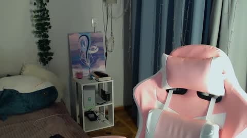 Milla online show from December 2024 09:28:01 PM