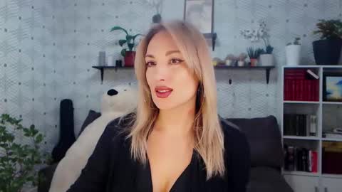 MillaXQueen online show from February 2026 04:02:02 PM