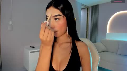 Snapshot of millieskinny_ chatting on October 2025 11:05:01 PM Ana Maria online show from October 2025 11:05:01 PM