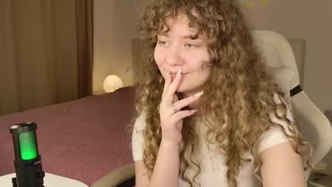 Snapshot of milounee chatting on February 2026 05:44:02 AM milounee online show from February 2026 05:44:02 AM