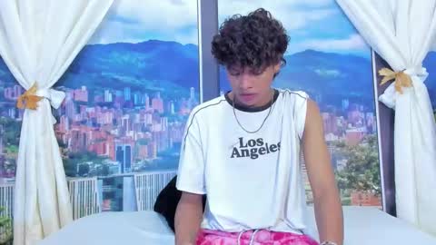 miltondelis online show from November 2025 03:06:02 AM