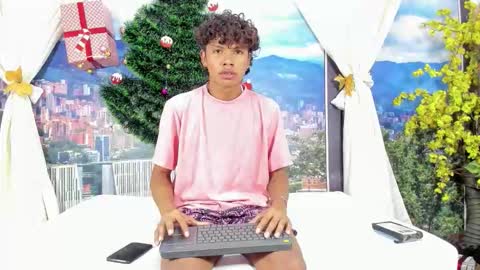 miltondelis online show from November 2025 04:56:01 AM