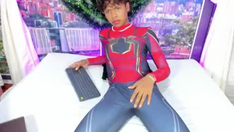 miltondelis online show from November 2025 04:33:02 AM