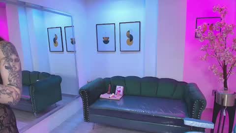 Milu ballmer  online show from February 2025 02:43:01 PM