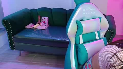 Milu ballmer  online show from February 2025 02:37:01 PM