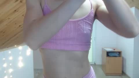 milusea online show from December 2024 12:38:01 PM