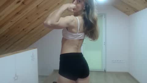 milusea online show from November 2025 01:44:01 PM