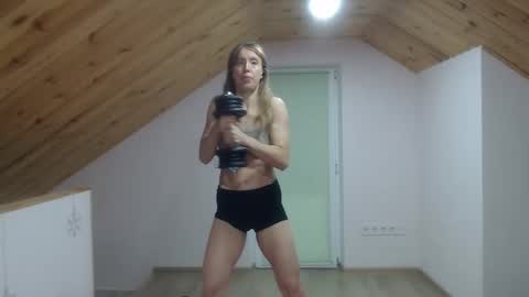 milusea online show from November 2025 01:11:01 PM