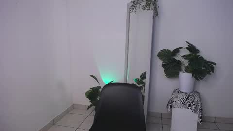 Snapshot of mily_ortiz chatting on May 2026 04:04:02 PM Mily Ortiz online show from May 2026 04:04:02 PM