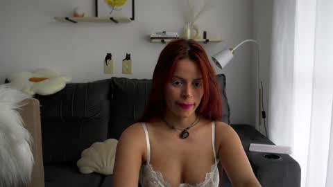 Mimi online show from November 2025 08:22:02 PM