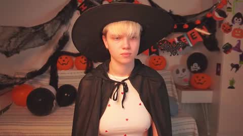 Sonya online show from November 2025 01:02:01 PM