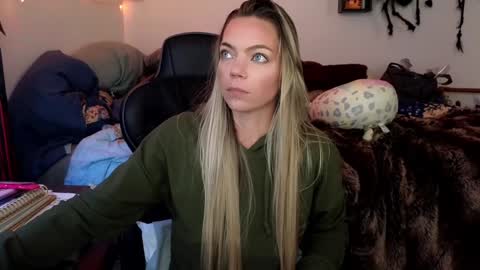 Snapshot of mindymars chatting on January 2025 06:49:01 PM Mindy Mars online show from January 2025 06:49:01 PM