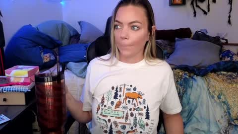 Snapshot of mindymars chatting on January 2025 05:28:01 PM Mindy Mars online show from January 2025 05:28:01 PM