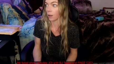 Snapshot of mindymars chatting on January 2025 07:03:01 PM Mindy Mars online show from January 2025 07:03:01 PM