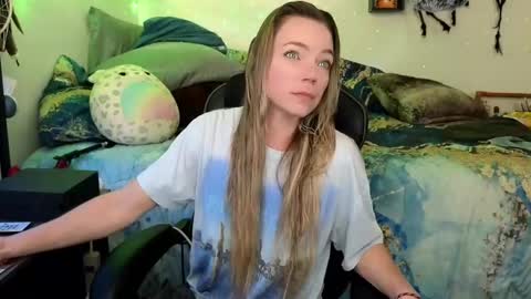 Snapshot of mindymars chatting on February 2025 04:36:02 PM Mindy Mars online show from February 2025 04:36:02 PM