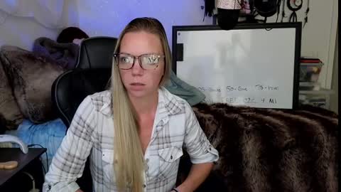 Snapshot of mindymars chatting on September 2025 03:14:01 PM Mindy Mars online show from September 2025 03:14:01 PM