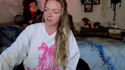 Snapshot of mindymars chatting on November 2025 04:28:01 PM Mindy Mars online show from November 2025 04:28:01 PM