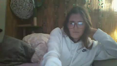 Snapshot of mindymounds chatting on October 2025 01:12:01 PM Mindy online show from October 2025 01:12:01 PM