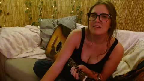 Snapshot of mindymounds chatting on October 2025 05:37:01 AM Mindy online show from October 2025 05:37:01 AM