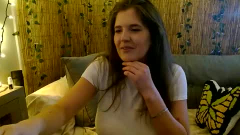 Snapshot of mindymounds chatting on November 2025 03:12:01 PM Mindy online show from November 2025 03:12:01 PM