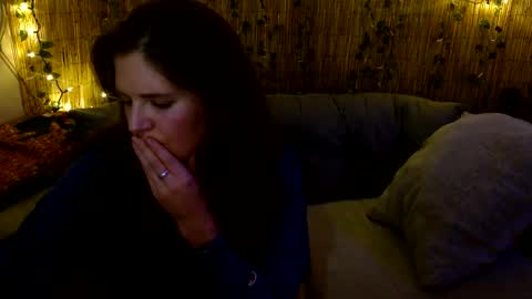 Snapshot of mindymounds chatting on November 2025 09:42:01 AM Mindy online show from November 2025 09:42:01 AM