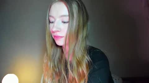 Snapshot of minidiva_ chatting on April 2026 09:42:02 PM Amelia online show from April 2026 09:42:02 PM