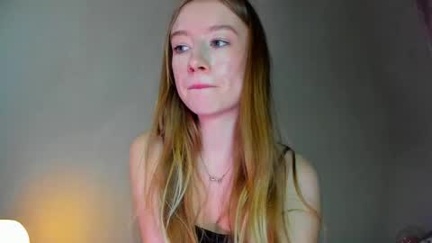 Snapshot of minidiva_ chatting on April 2026 06:20:01 PM Amelia online show from April 2026 06:20:01 PM