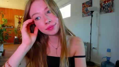 Snapshot of minidiva_ chatting on May 2026 11:48:01 AM Amelia online show from May 2026 11:48:01 AM