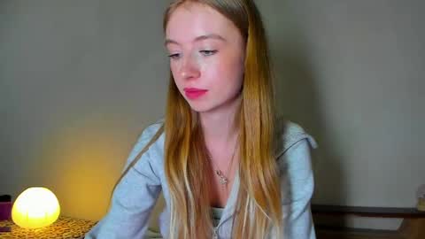 Snapshot of minidiva_ chatting on May 2026 11:35:01 PM Amelia online show from May 2026 11:35:01 PM