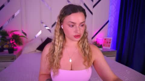 Snapshot of minifox_ chatting on November 2025 08:28:02 AM minifox_ online show from November 2025 08:28:02 AM