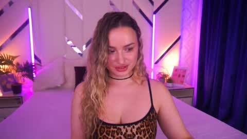 Snapshot of minifox_ chatting on November 2025 08:25:02 AM minifox_ online show from November 2025 08:25:02 AM