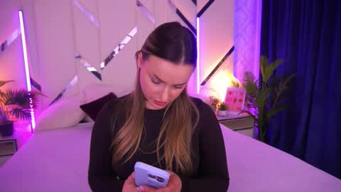 Snapshot of minifox_ chatting on November 2025 09:42:02 AM minifox_ online show from November 2025 09:42:02 AM