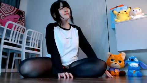 Minji online show from April 2026 12:53:02 PM