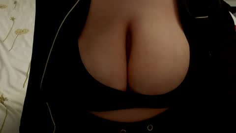 Snapshot of minka0 chatting on May 2026 08:03:01 PM minka0 online show from May 2026 08:03:01 PM