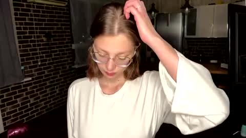 Snapshot of minmee chatting on March 2026 05:07:01 PM Asti online show from March 2026 05:07:01 PM