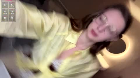 Snapshot of minmee chatting on April 2026 04:10:02 PM Asti online show from April 2026 04:10:02 PM