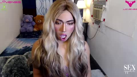 Snapshot of minty_hill chatting on May 2026 05:43:01 PM MARIANE online show from May 2026 05:43:01 PM