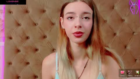 mira_lynxx online show from November 2025 05:06:01 AM