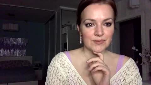 Snapshot of miraluxe chatting on April 2026 09:45:01 PM miraluxe online show from April 2026 09:45:01 PM