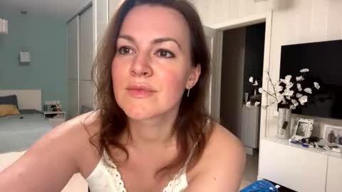 Snapshot of miraluxe chatting on June 2026 09:59:01 PM miraluxe online show from June 2026 09:59:01 PM