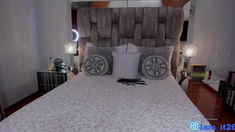 Snapshot of mirandacollins_ chatting on October 2025 11:55:01 PM Miranda online show from October 2025 11:55:01 PM