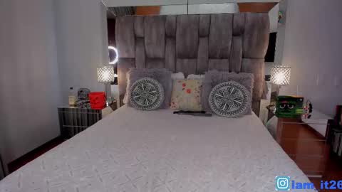 Snapshot of mirandacollins_ chatting on October 2025 11:38:01 PM Miranda online show from October 2025 11:38:01 PM