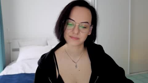 MiraSkyy online show from October 2025 12:05:01 PM