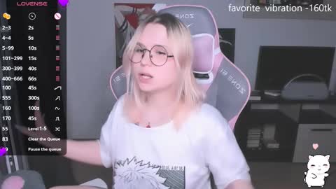 Kira online show from September 2025 06:40:01 PM