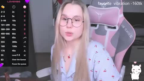 Kira online show from October 2025 01:09:01 AM