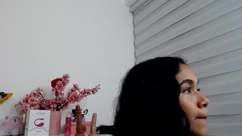 Snapshot of mirella_beck chatting on March 2026 06:14:01 AM Mirella online show from March 2026 06:14:01 AM