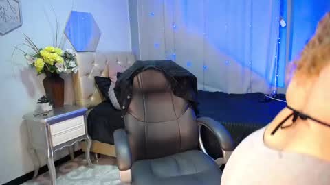 Misaaki online show from November 2025 10:59:01 AM