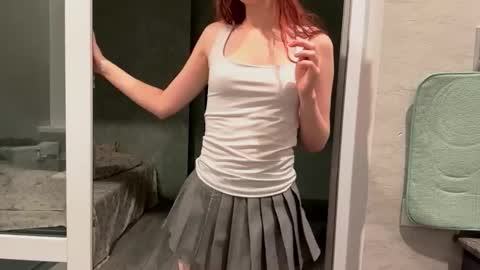 Molly online show from October 2025 05:59:01 PM