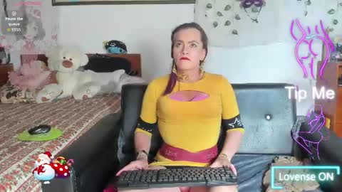 Snapshot of mishell_bons4 chatting on June 2026 11:16:02 PM Mishell Bons online show from June 2026 11:16:02 PM